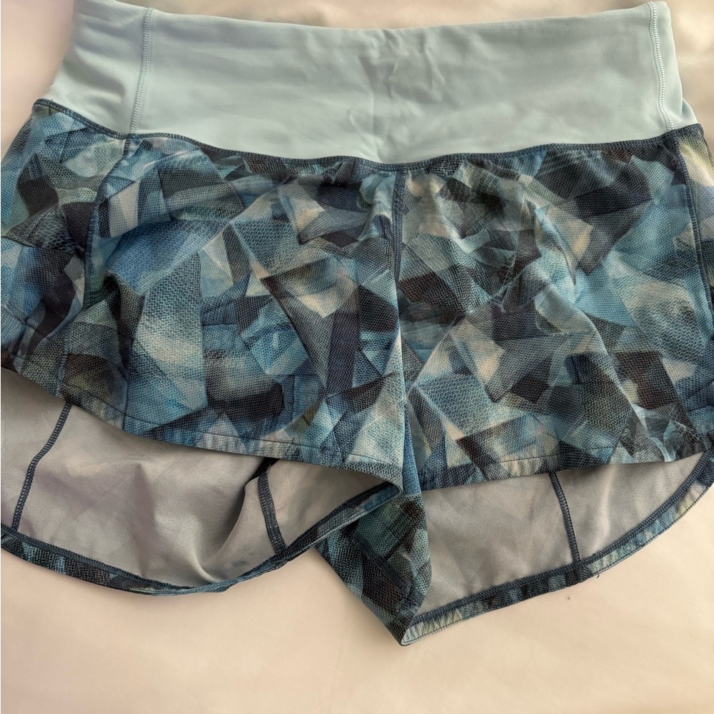 lululemon athletica Blue Geometric Pattern Mid rise 4” Speed up Shorts size 6